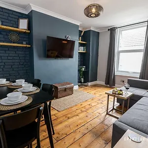 Quirky Newly Renovated With Parking - Cobalt Levels , Bournemouth United Kingdom